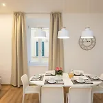 Colosseum Holidays - Three-Bedroom Apartment